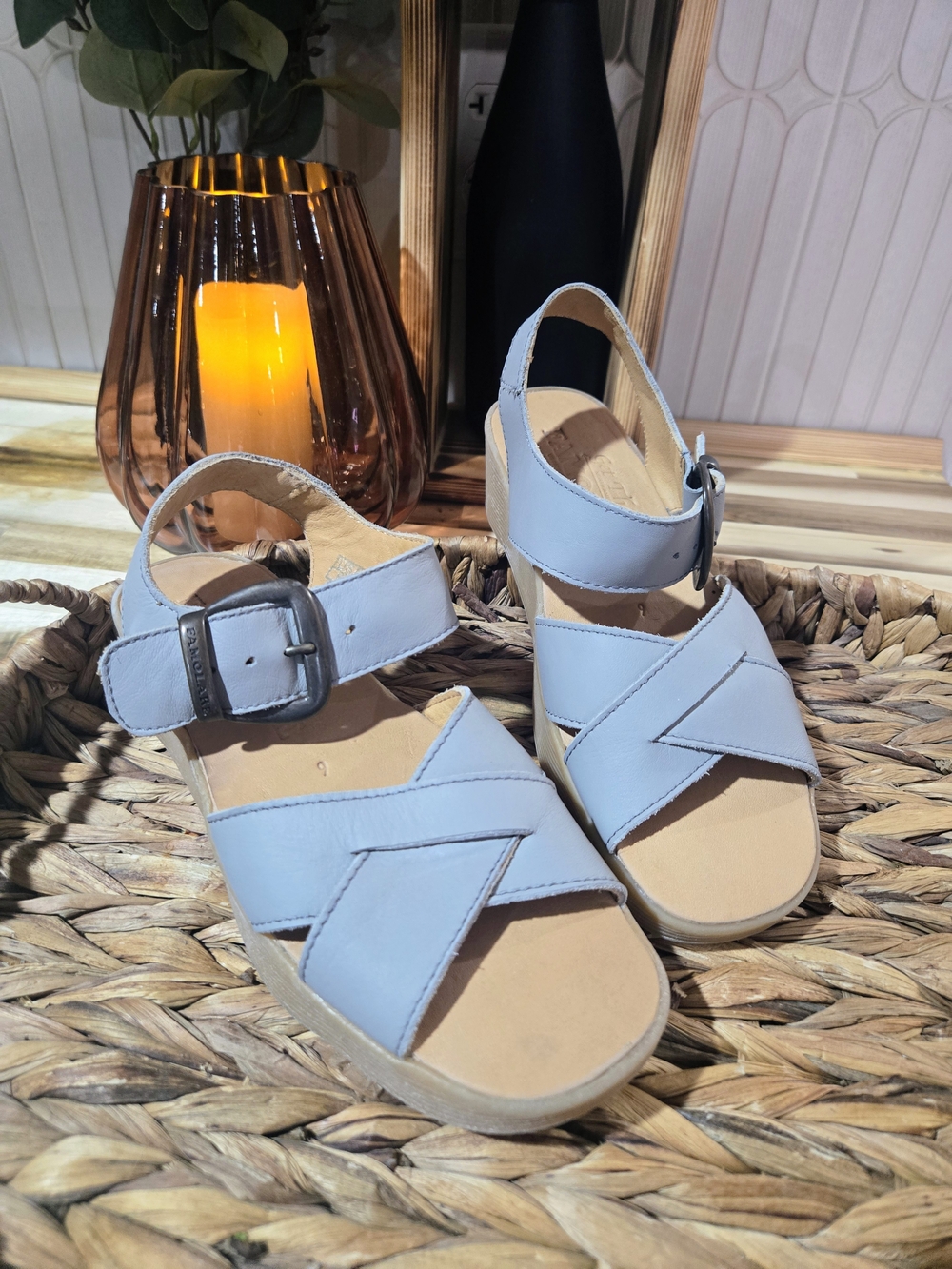 Famolare Betsy Cross Cement Grey Leather Wavy Flatform Sandals US 6 NWOB